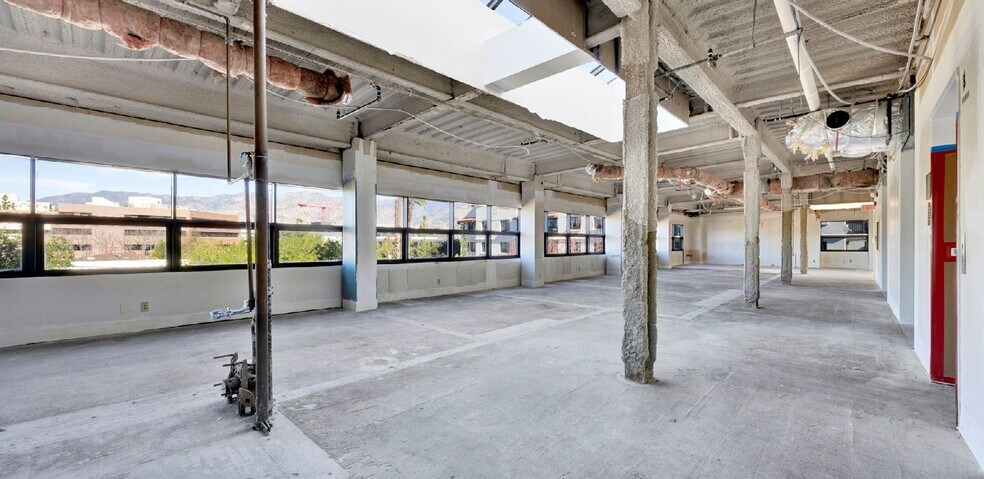 More Photos Of 66 Hurlbut St, Pasadena Medical For Lease