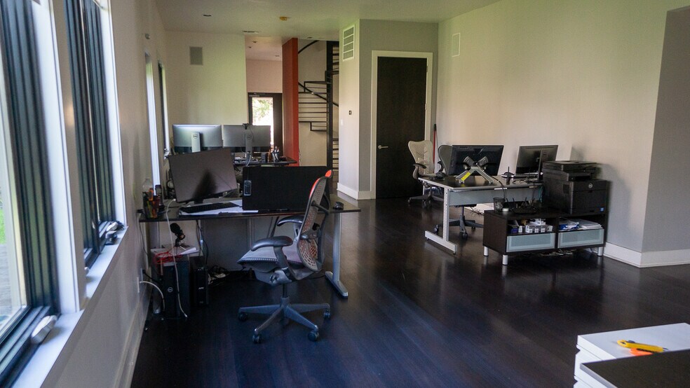 More Photos Of 106 Bagdad Ave W, Round Rock Office For Lease