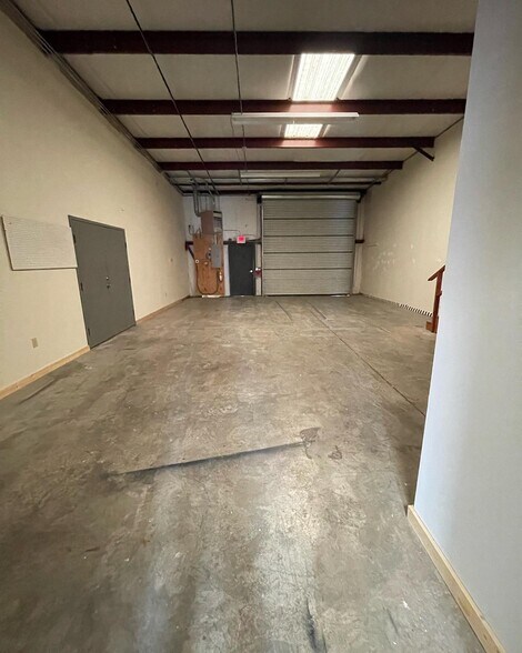 More Photos Of 6020 Parkway North Dr, Cumming Light Distribution For Lease