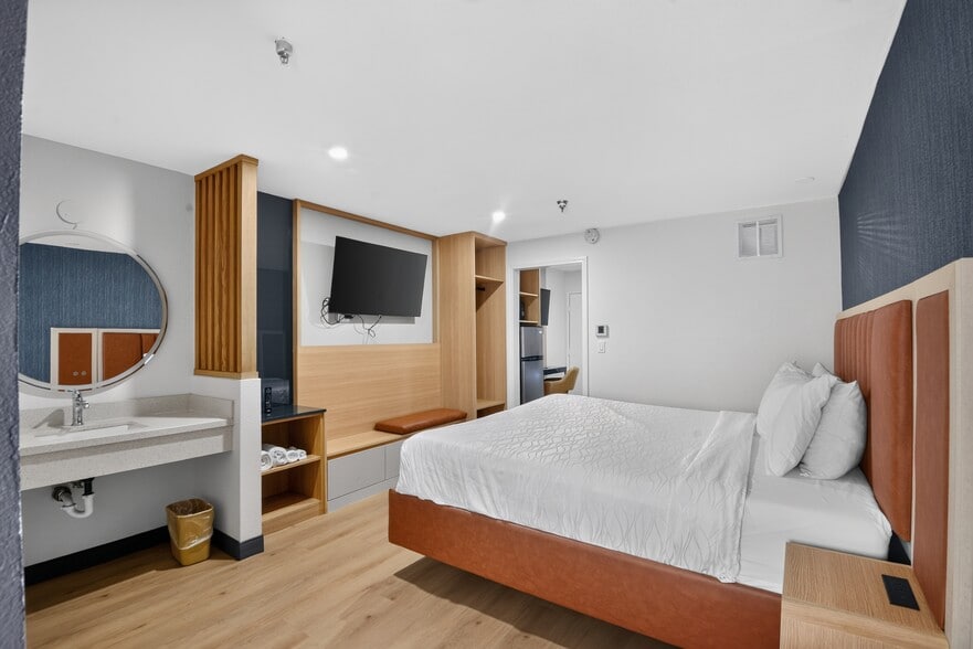More Photos Of 2141 S Harbor Blvd, Anaheim Hotel For Sale