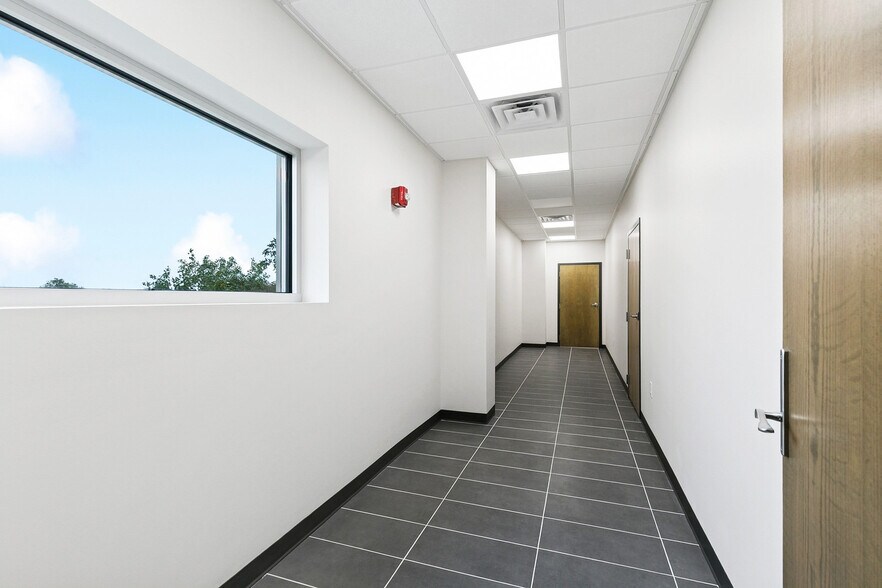 More Photos Of 8411 Parc Pl, Chalmette Office For Sale