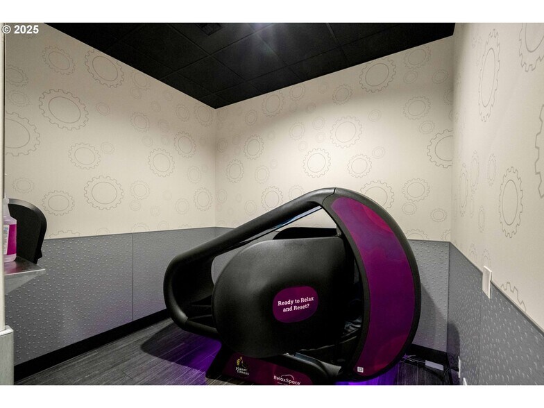 More Photos Of 1236 Teakwood Ave, Coos Bay Health Club For Sale