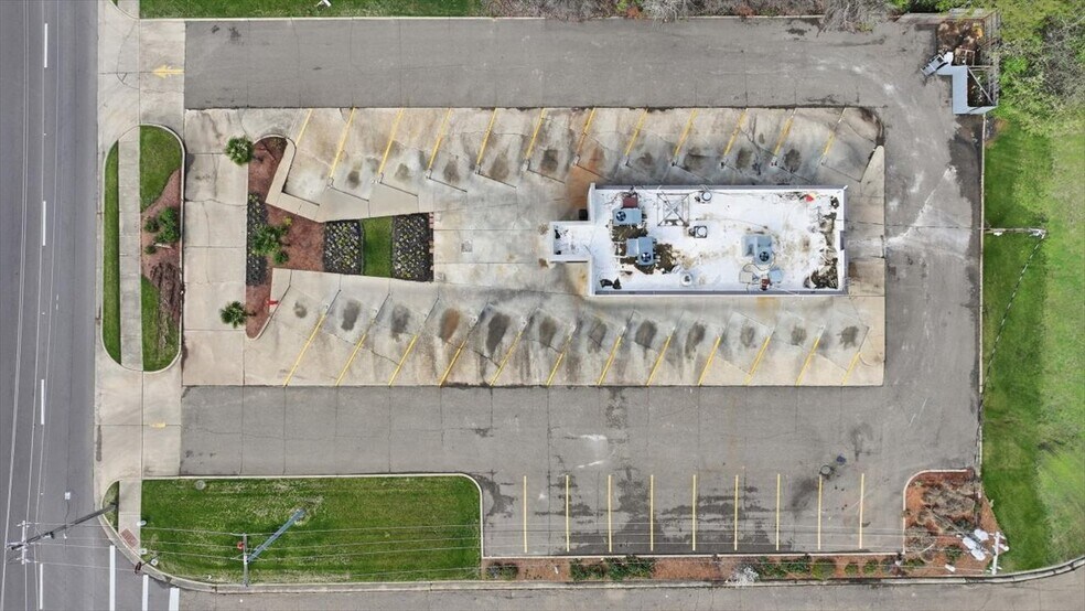 More Photos Of 1900 E County Line Rd, Ridgeland Fast Food For Sale