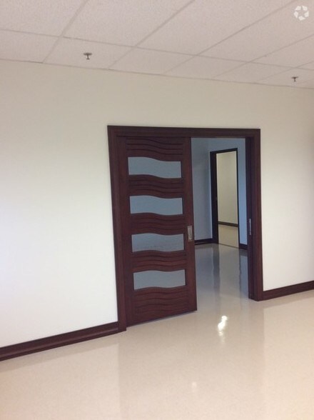 More Photos Of 2069 W Slauson Ave, Los Angeles Office For Sale