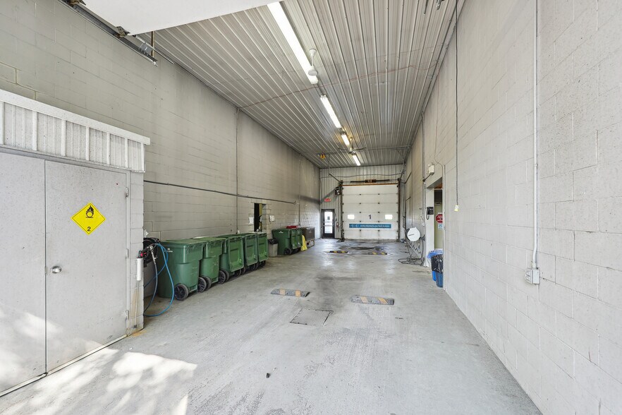 More Photos Of 384-388 Rue Chicoine, Vaudreuil-dorion Industrial For Sale