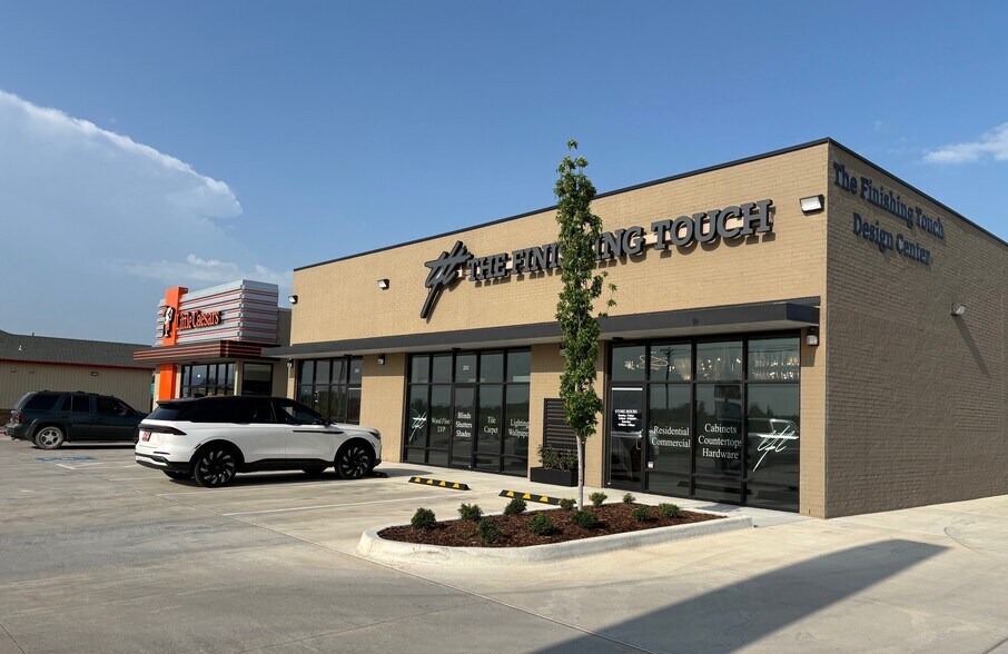 More Photos Of 201 S Cemetery Rd, Yukon Storefront Retail Office For Lease