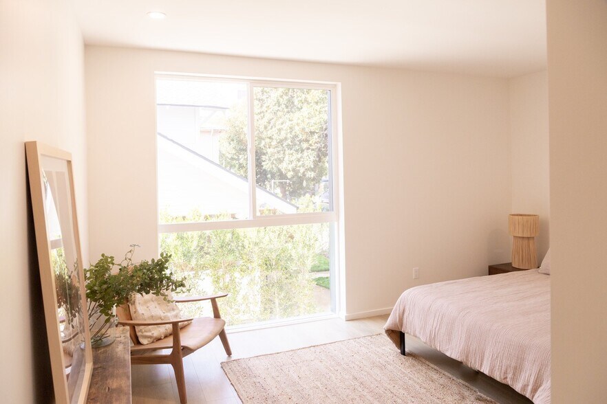 More Photos Of 1405 N Hudson Ave, Los Angeles Apartments For Sale