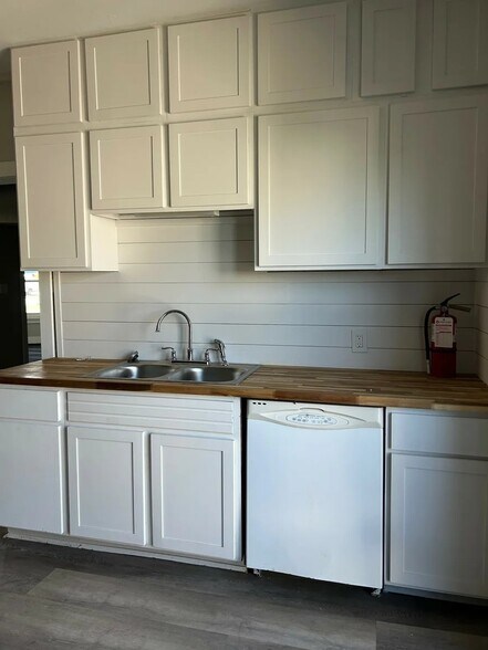 More Photos Of 1225 W Britton Rd, Oklahoma City Office For Sale