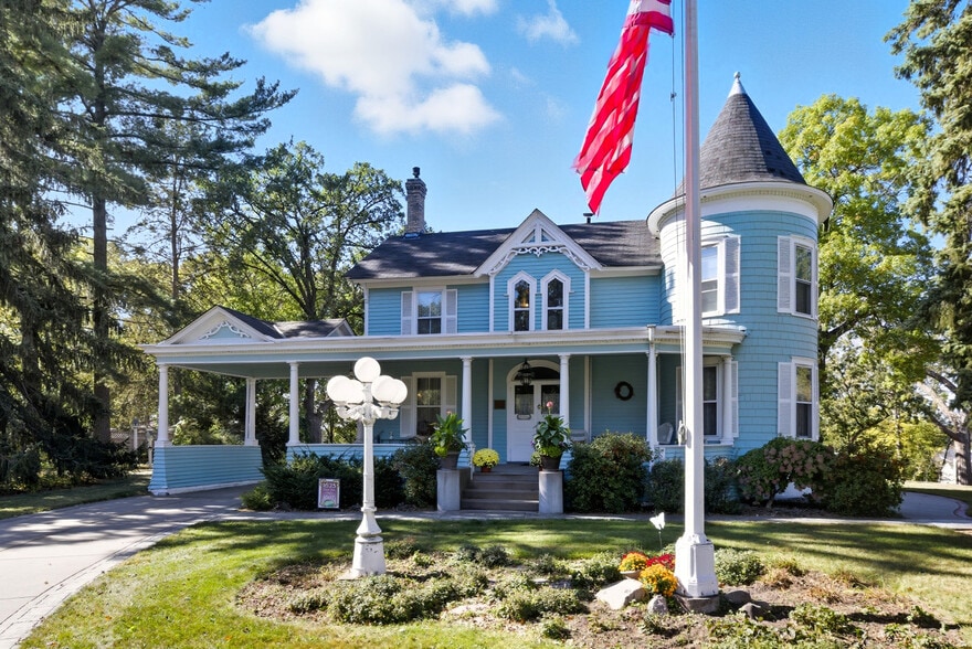 Primary Photo Of 1625 3rd Ave, Anoka Hospitality For Sale