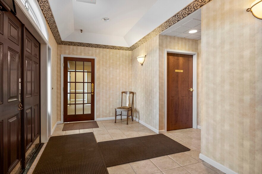 More Photos Of 250 Osborne Rd, Colonie Office For Lease