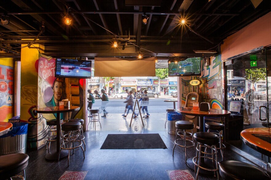 More Photos Of 6506 Hollywood Blvd, Hollywood Movie Theatre For Lease