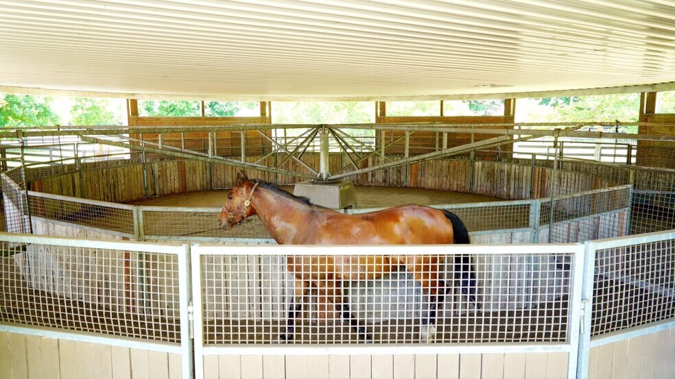 More Photos Of 55 Cox Neck Rd, Mattituck Horse Stables For Lease