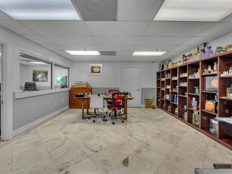 More Photos Of 8299 NW 30th Ter, Doral Warehouse For Lease