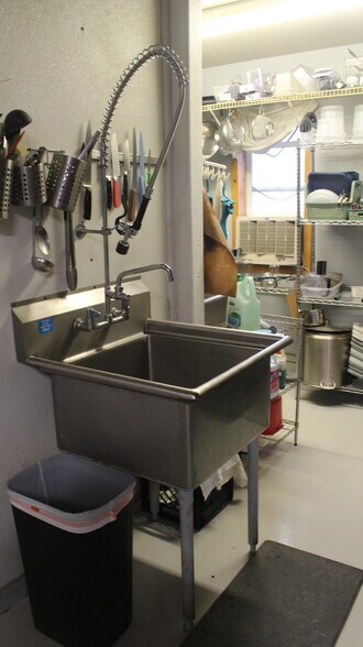 More Photos Of 7877 W Main St, Rathdrum Freestanding For Lease