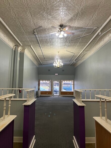 More Photos Of 107 N Main St, Monticello Storefront Retail Residential For Lease