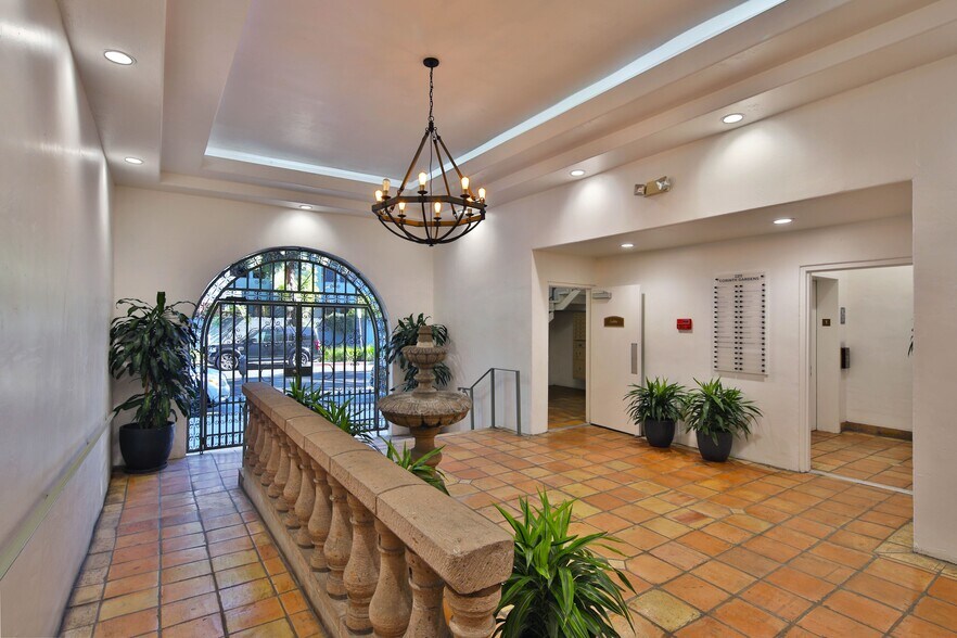 More Photos Of 2211 Corinth Ave, Los Angeles Medical For Sale