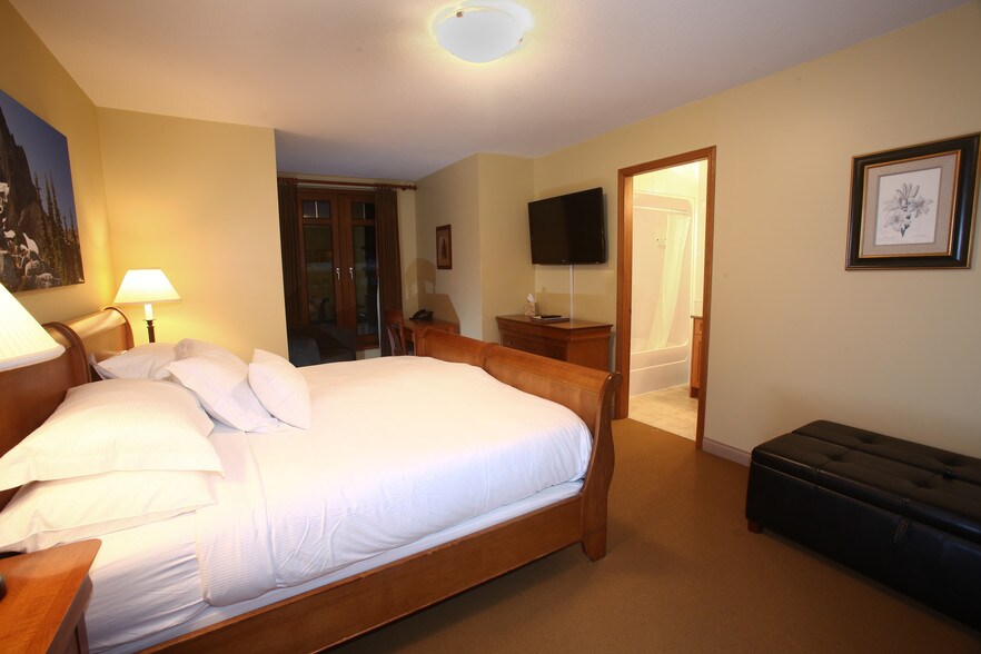 More Photos Of 3012 Alpine Cres, Whistler Hospitality For Sale