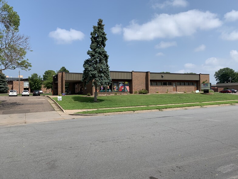 Primary Photo Of 836 Richard Dr, Eau Claire Medical For Sale