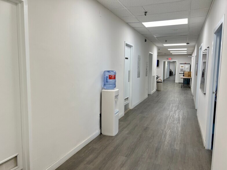 More Photos Of 204 Red Rd, McMinnville Warehouse For Lease