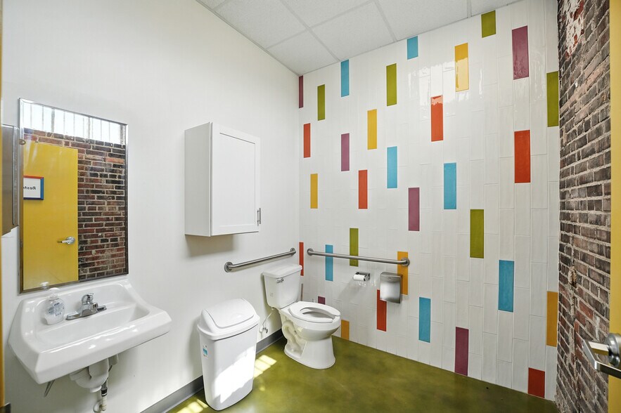 More Photos Of 1729-1731 N Main St, Jacksonville Storefront For Lease