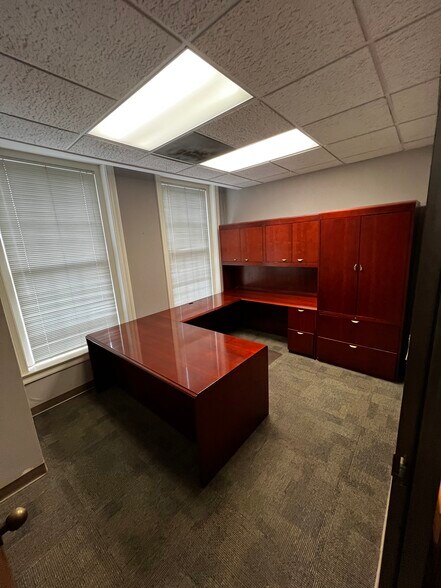 More Photos Of 223 Magazine, New Orleans Office For Lease