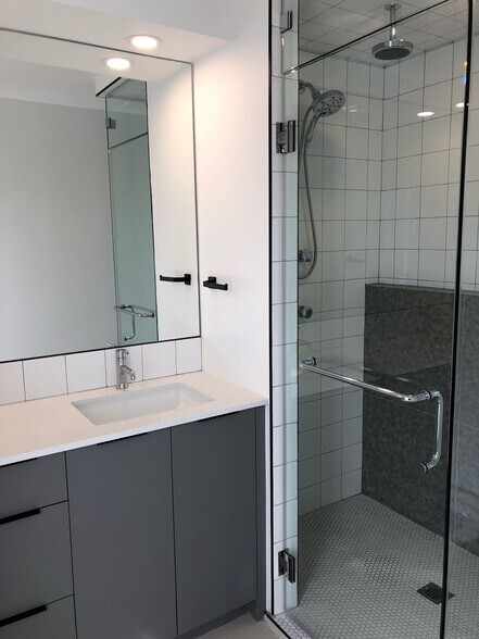 More Photos Of 2104 5 Ave NW, Calgary Apartments For Sale