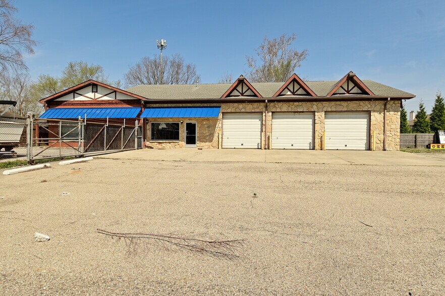 More Photos Of 4978 W Smith Valley Rd, Greenwood Service For Sale