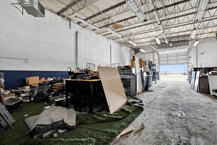 More Photos Of 12925 Auburn St, Detroit Warehouse For Sale
