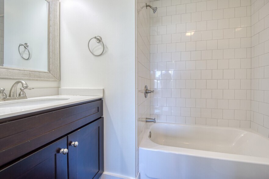 More Photos Of 425 Sutherland View Way, Knoxville Apartments For Sale