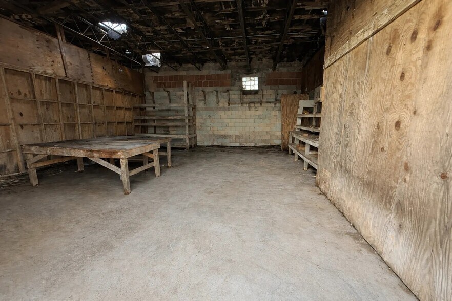 More Photos Of 373 N Cumberland St, Jackson Contractor Storage Yard For Sale