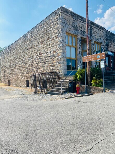 Primary Photo Of 100 Main st, Calico Rock Specialty For Sale
