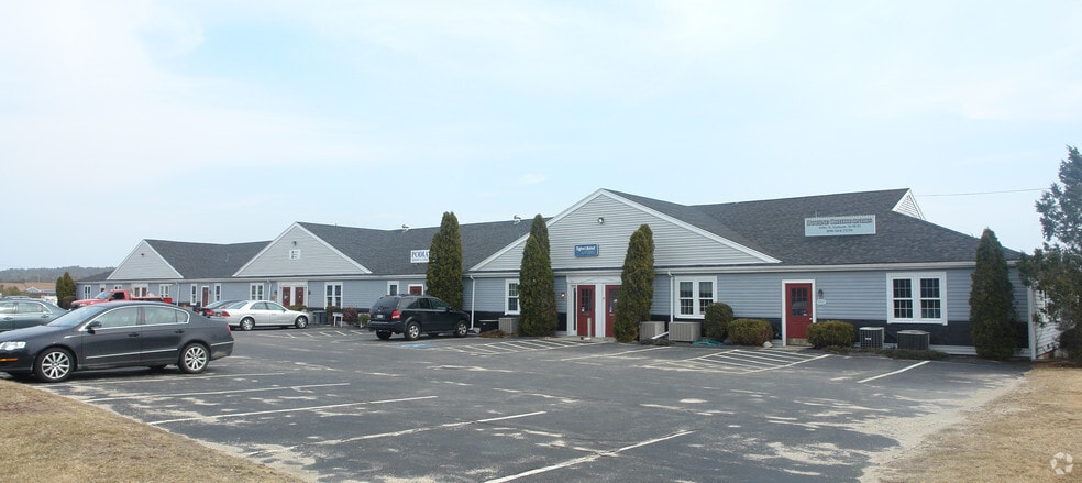 More Photos Of 4-6 Barlows Landing Rd, Pocasset Storefront Retail Office For Sale
