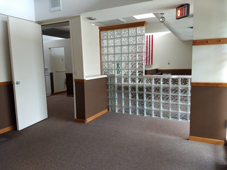 More Photos Of 69-73 N Broadway St, Des Plaines Medical For Lease