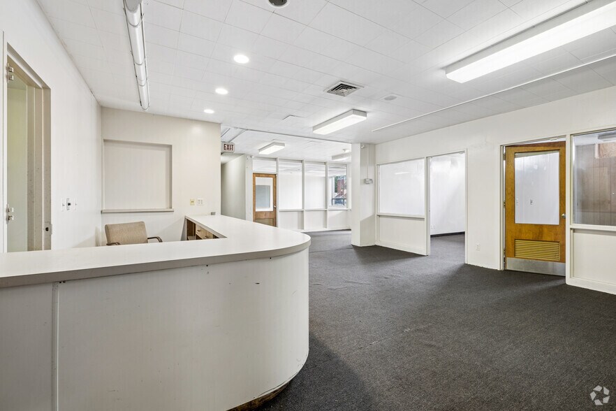More Photos Of 131 University Dr, Pontiac Health Club For Sale