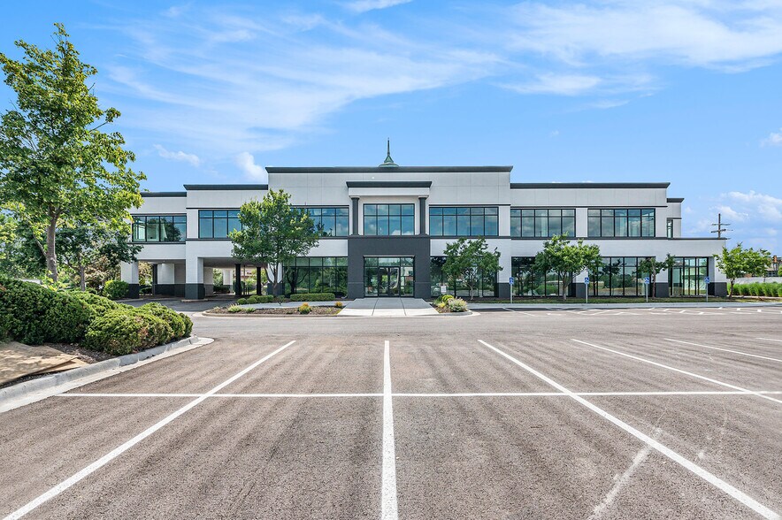 More Photos Of 8101 W 135th St, Overland Park Medical For Lease