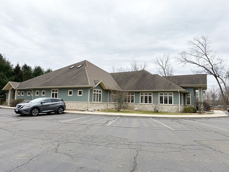 More Photos Of 7971 Moorsbridge Rd, Portage Medical For Lease