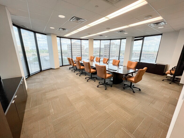 More Photos Of 303 Veterans Airpark Ln, Midland Office For Lease