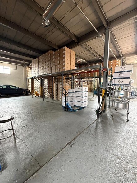 More Photos Of 105 Lakeville Rd, New Hyde Park Light Manufacturing For Lease