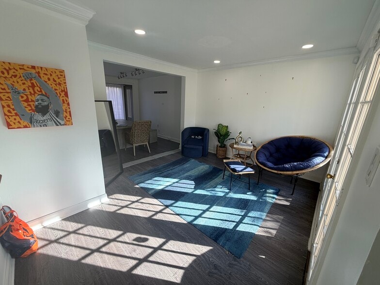 More Photos Of 2010 Commonwealth St, Houston Loft Creative Space For Lease