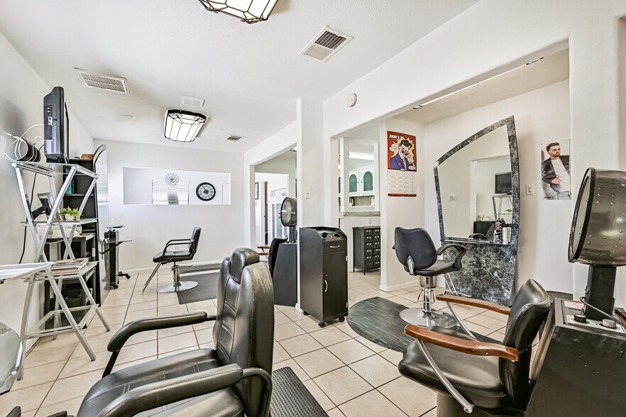 More Photos Of 5001 Luella Ave, Deer Park Office For Sale