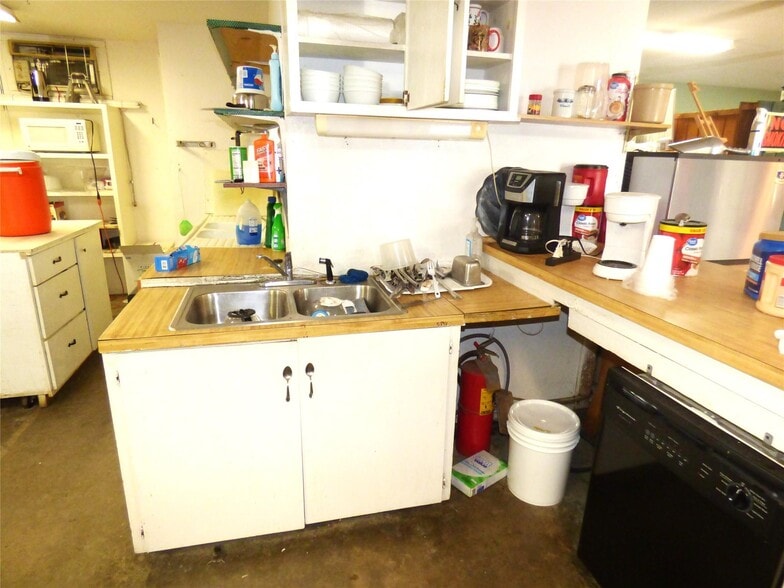 More Photos Of 102 Highway 6, Carbon Restaurant For Sale