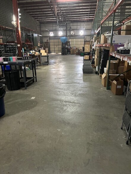 More Photos Of 7008 Wellington Rd, Manassas Warehouse For Lease