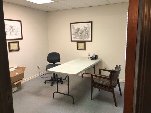 More Photos Of 1495 N Kealy St, Lewisville Distribution For Lease