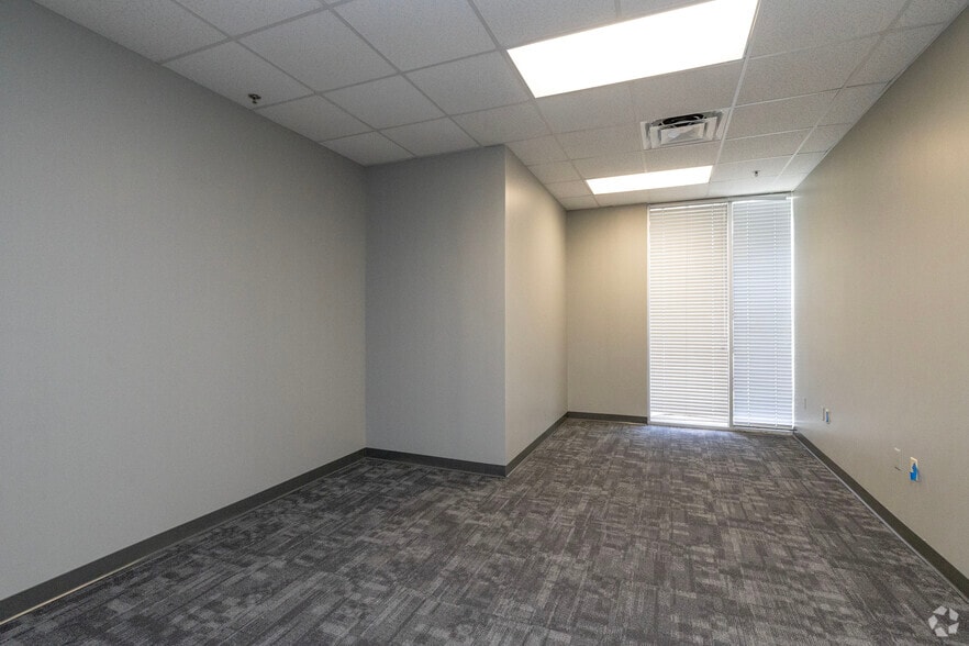 More Photos Of 5806 N 53rd St, Tampa Distribution For Lease