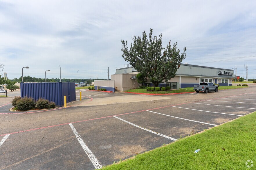 More Photos Of 3515 Mccann Rd, Longview Restaurant For Lease