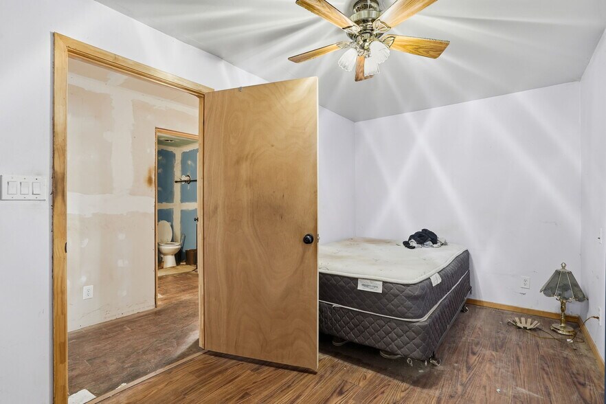 More Photos Of 201 Deer Springs Loop, Burnet Flex For Sale