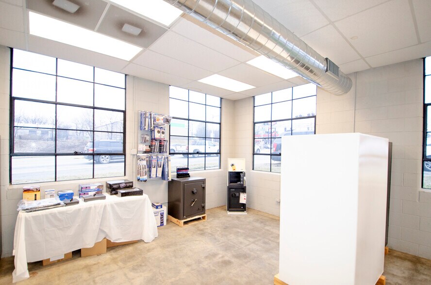 More Photos Of 1452 N National Ave, Springfield Warehouse For Sale