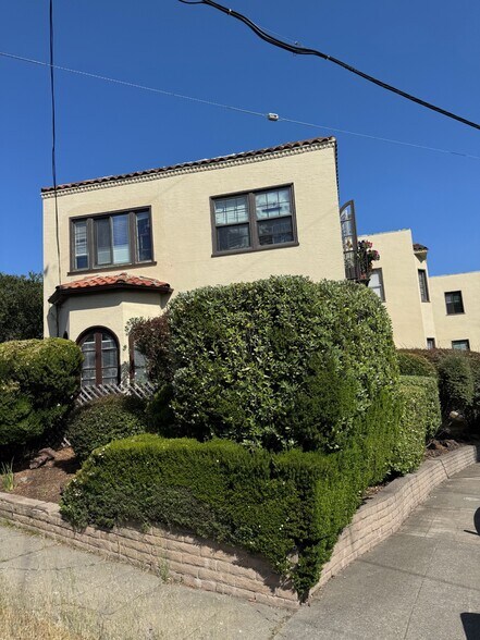More Photos Of 3505 Kempton Way, Oakland Apartments For Sale