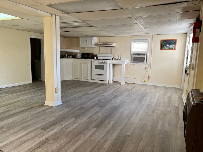 More Photos Of 8214 Panther Lake Rd, Willow Spring Flex For Lease