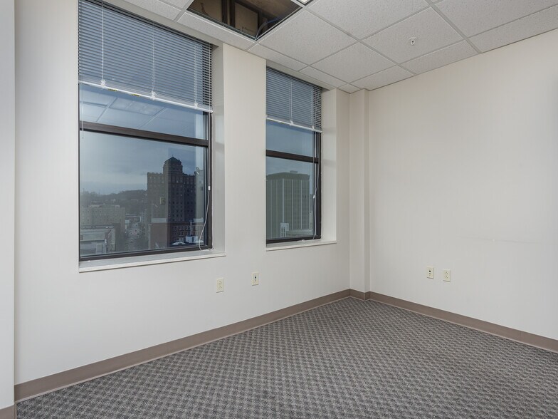 More Photos Of 109 Capitol St, Charleston Office Residential For Sale